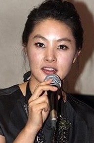朴智英